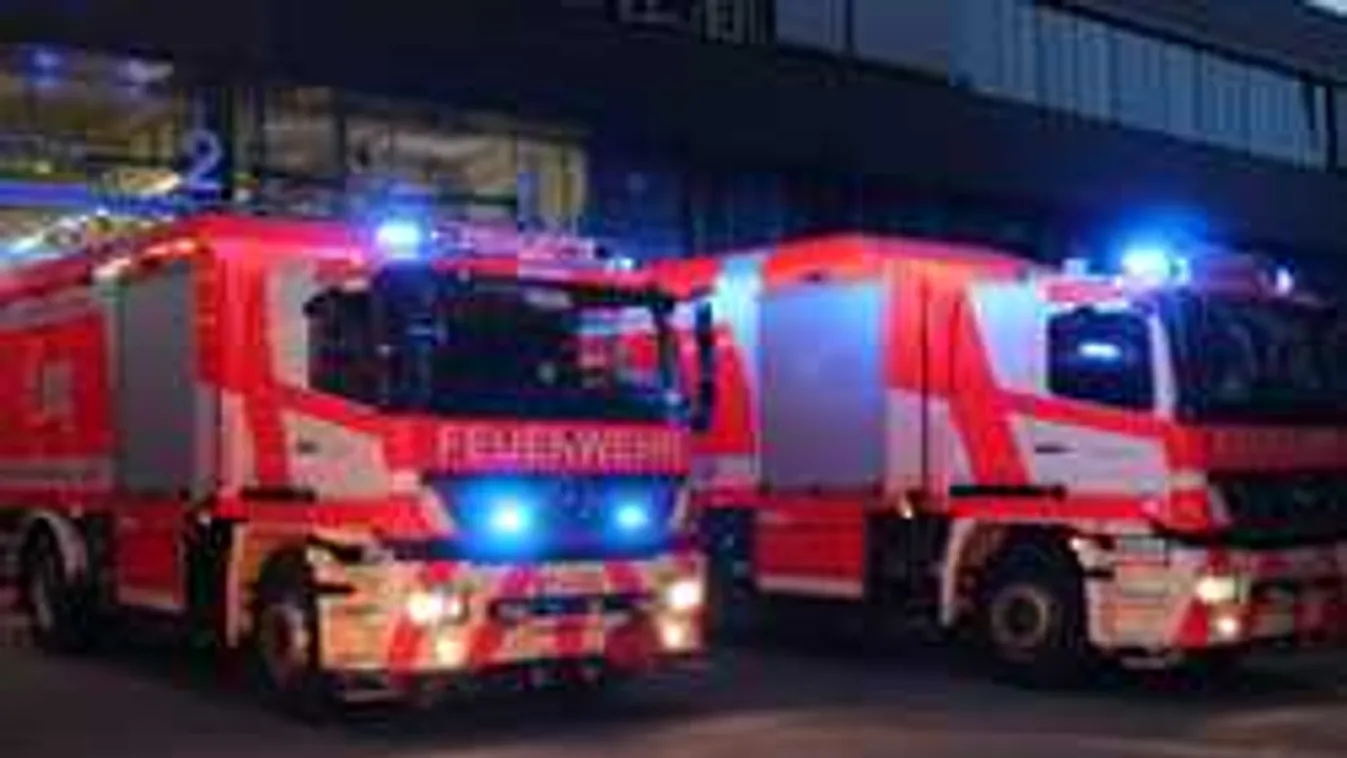 Óriási csattanás történt a főúton, feszítővágóval rohantak a tűzoltók