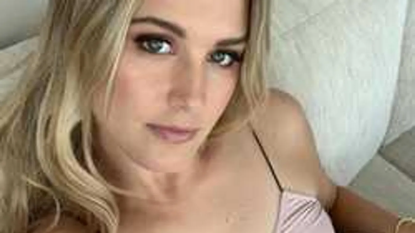 Dögös bikinis fotóval rukkolt elő a bombatestű sportolónő