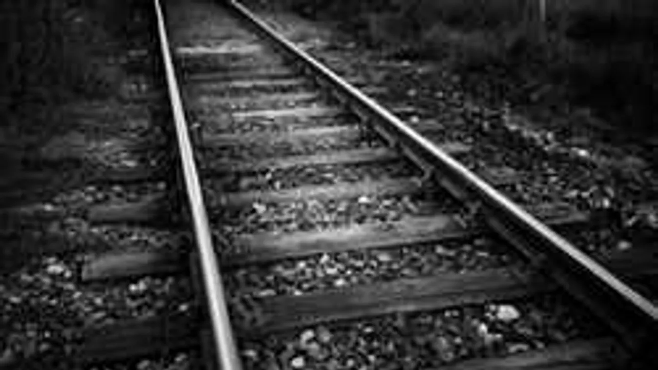 Tragédia Cseklészen: Átment a vonat a sínen fekvő férfin, szörnyethalt