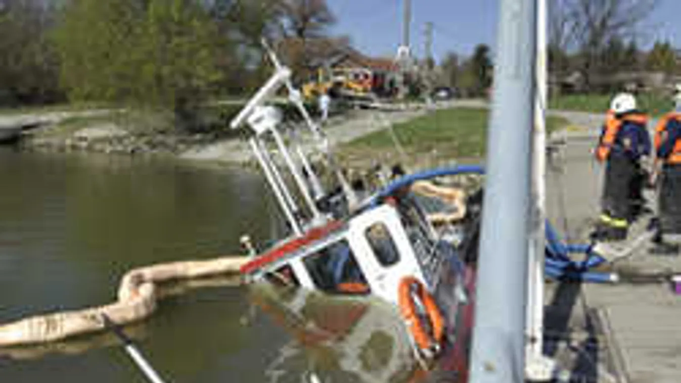 Megjött az első helyszíni fotó az elsüllyedt dunai hajóról, ennyi látszik belőle