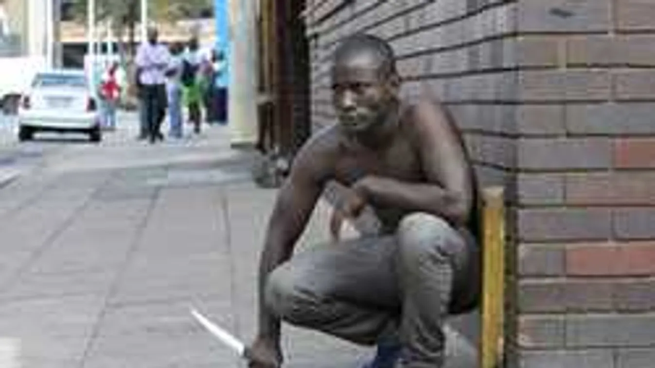 Gyermekeket is megkéselnek a migránsok