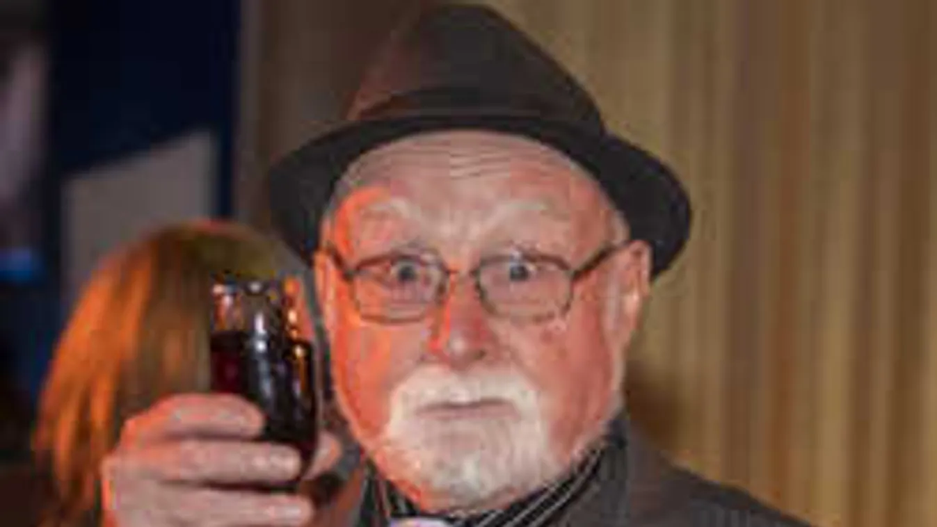 Exkluzív interjú, a Família Kft. nagypapáján nem fog az idő