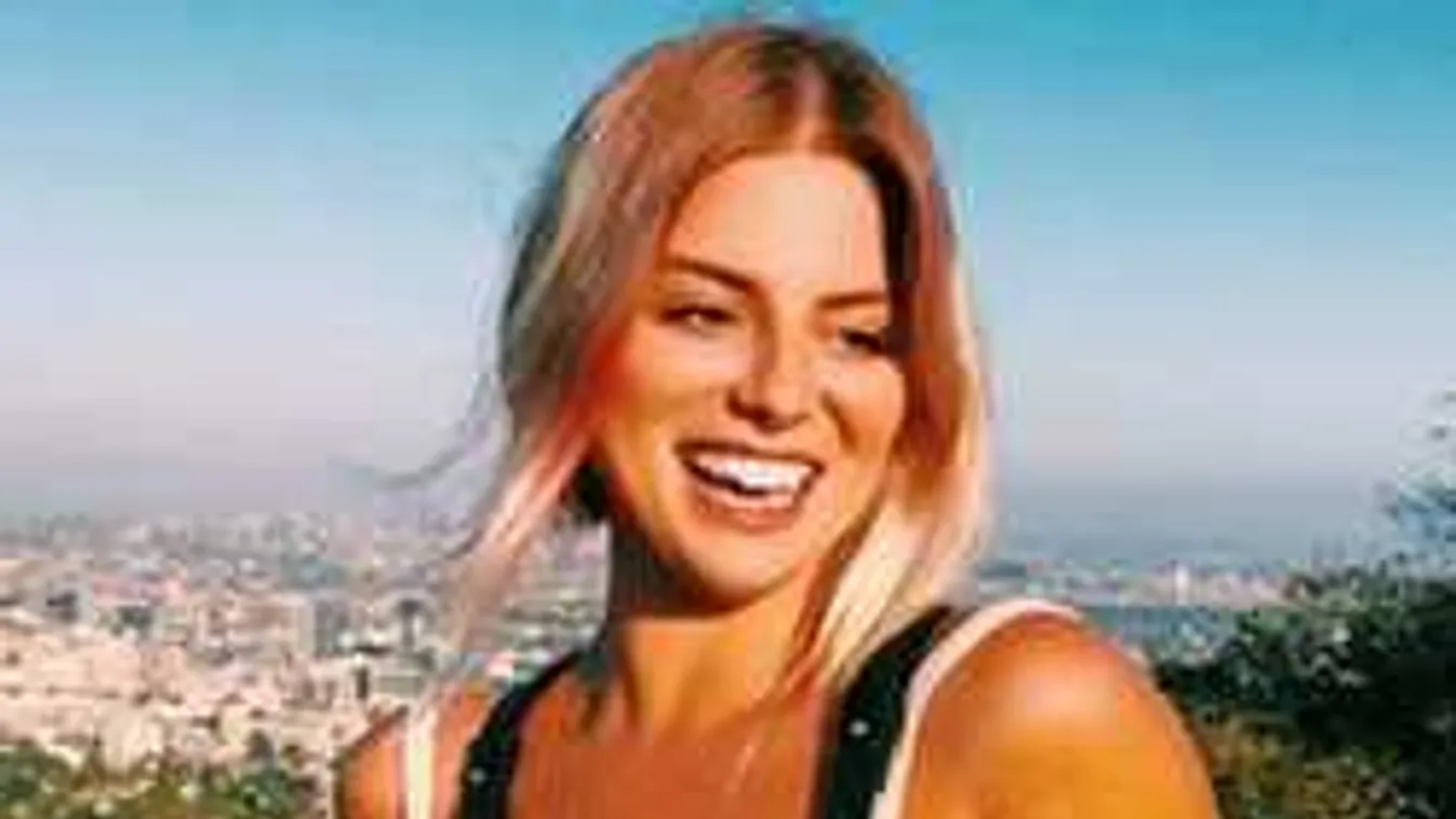 Hiába viselt fürdőruhát a fiatal modell, semmit se takart belőle!