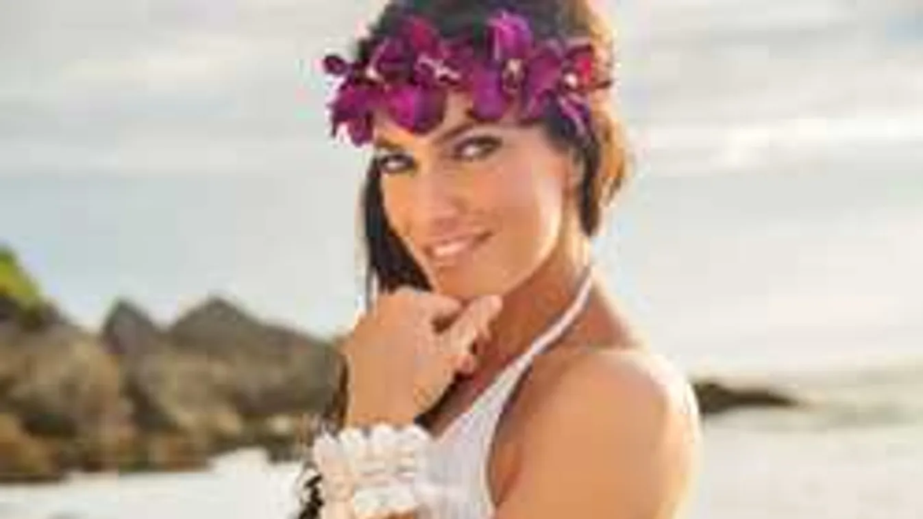 Vadító fotó: így kapták le a dzsungelben a magyar bombázót