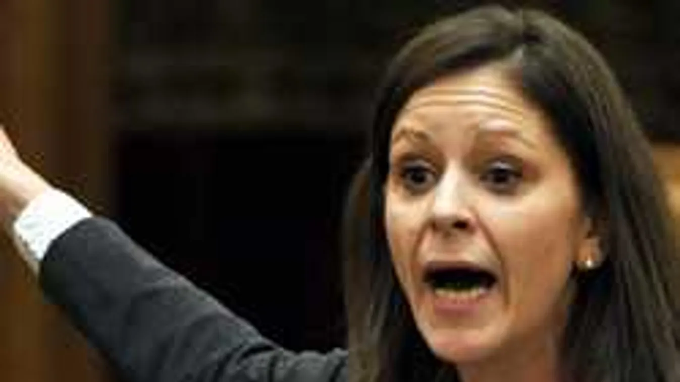 Szél Bernadett is megjárta, hogy írásra adta a fejét