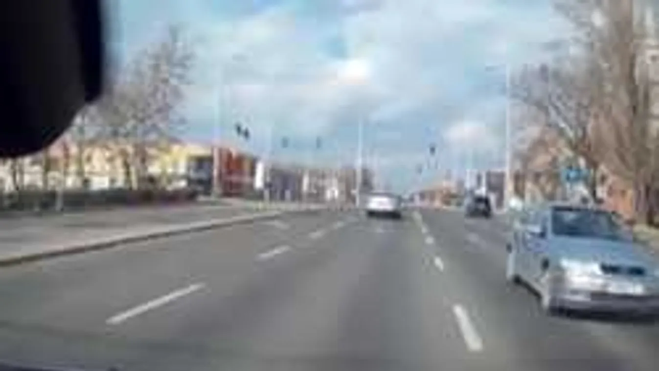 Az őrült autós szembement a forgalommal