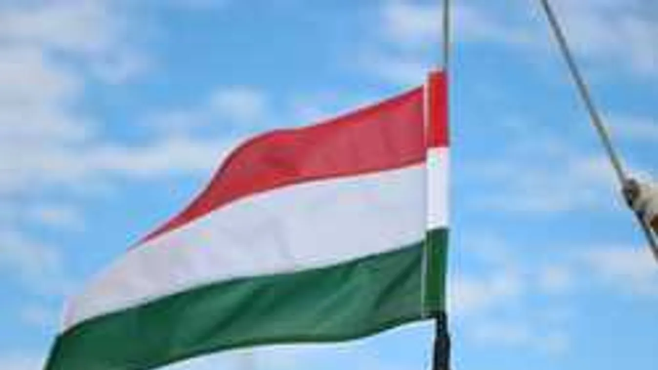 Hihetetlen látvány: 1848 méteres magyar zászló feszült az Andrássy úton