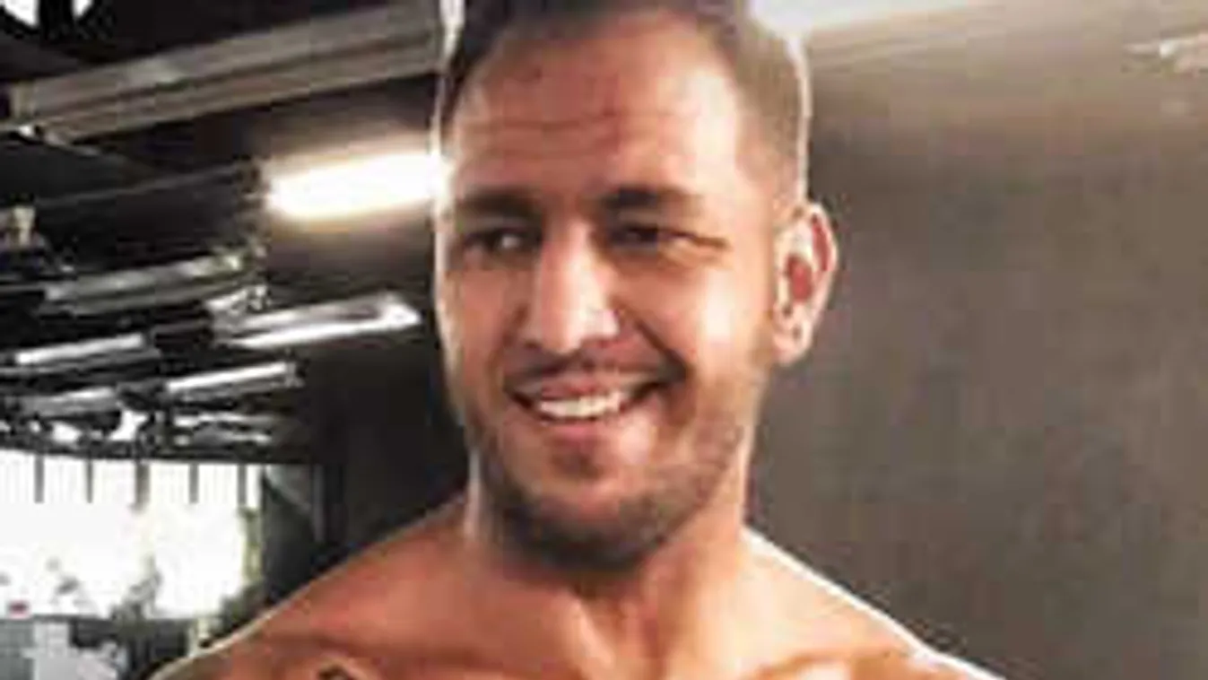 Könnybe lábadt a szeme, függősége miatt félti a kisfiát Curtis