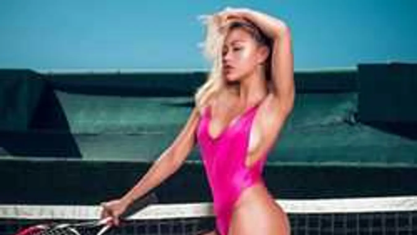 Lecsúszott a bugyi, meztelenül fotózták a dögös modellt