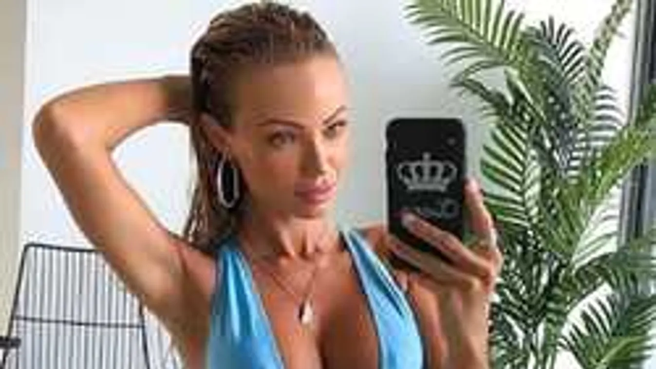 Melltartó nélkül, pucér felsőtesttel fotózták le az ausztrál modellt