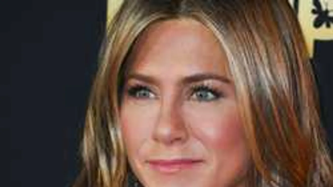 Melltartó nélkül, latex ruhában lesték meg Jennifer Anistont