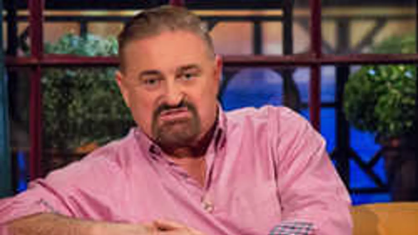 Megdöbbentő fotó: nőnek öltözve kapták le a magyar színészt