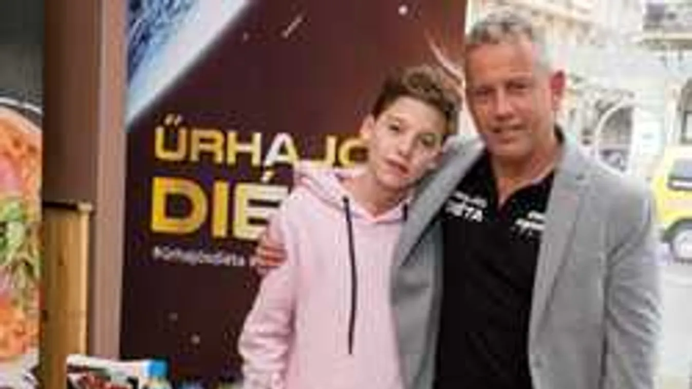 Schobert Norbi kisfia szó szerint lenyomta a zaklatóját