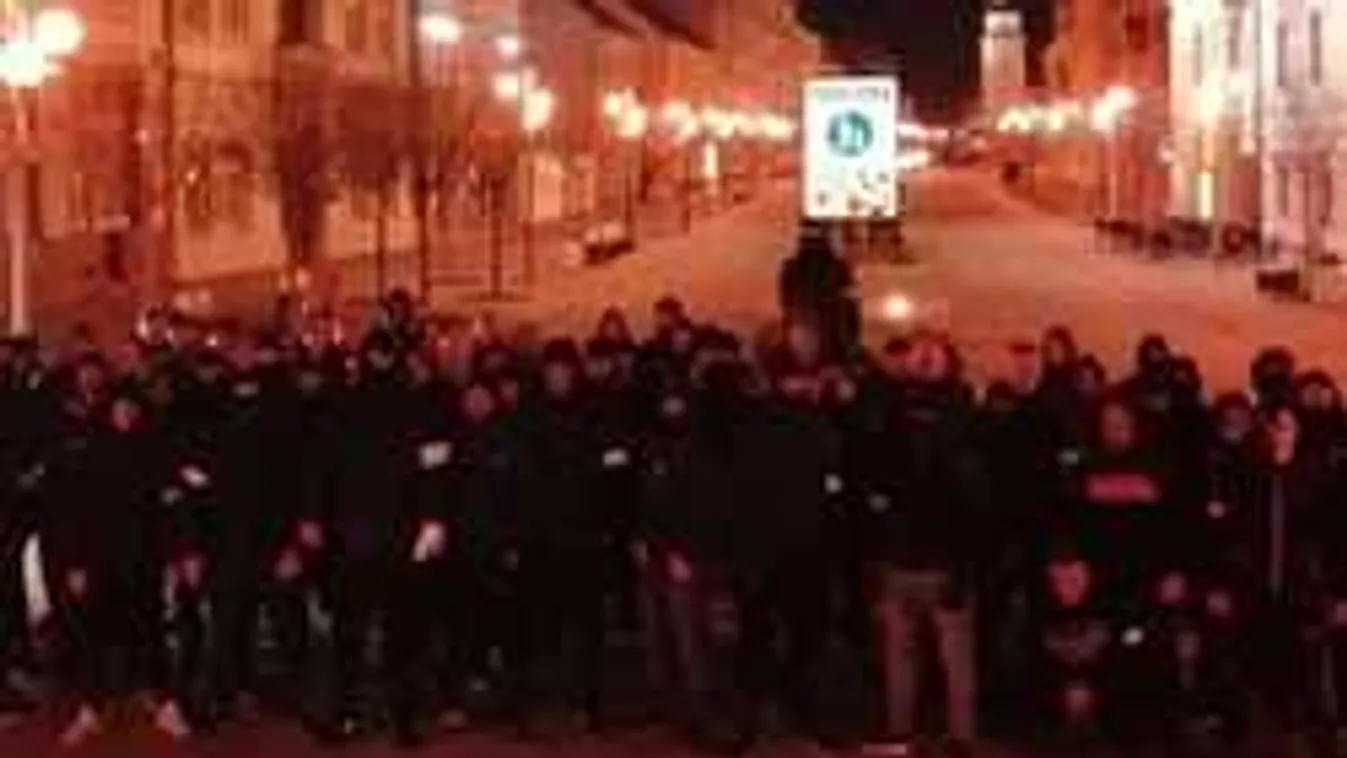 Ijesztő fotó: már éjjel elfoglalták Nagyszombatot a magyarok