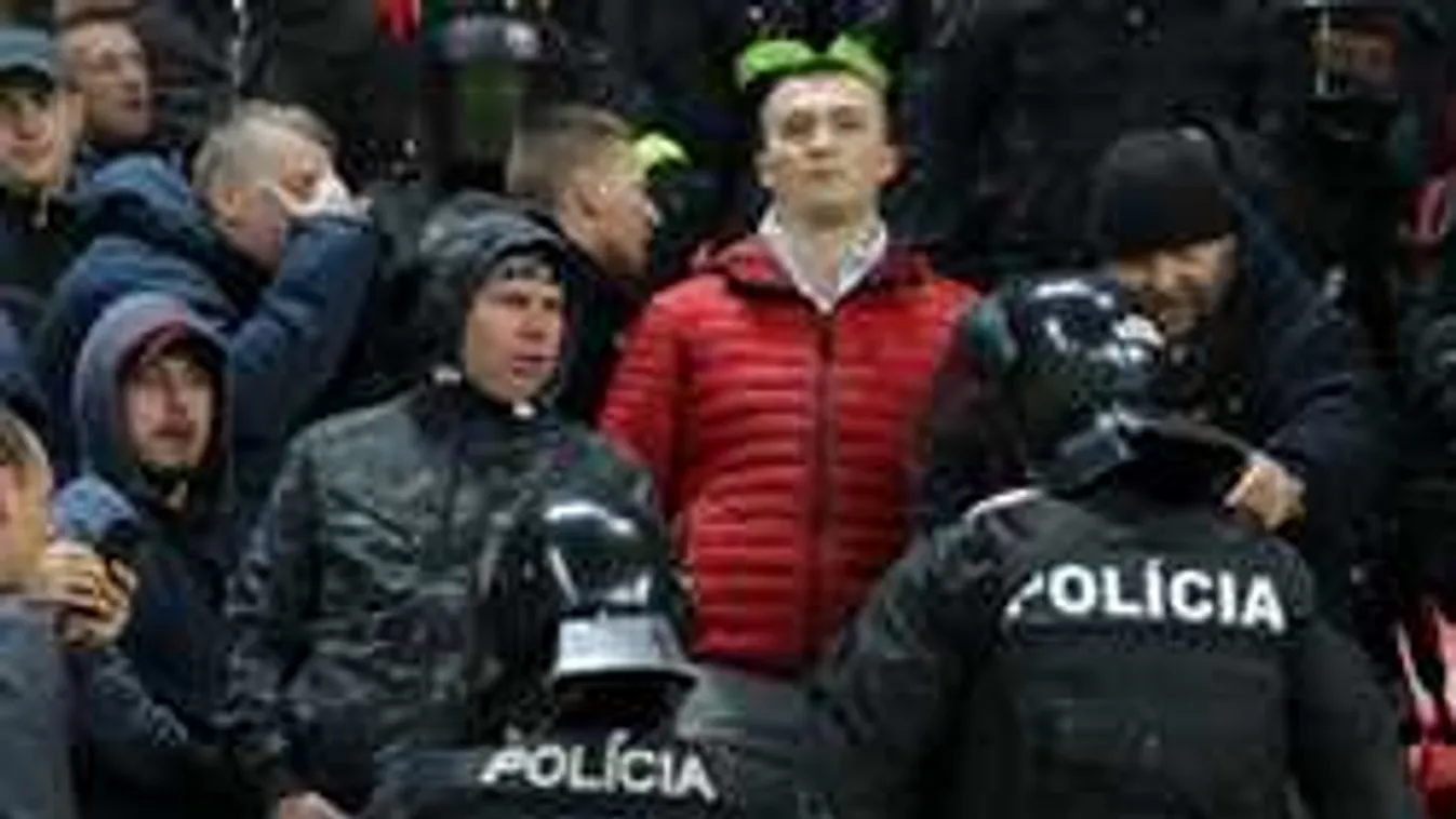 Egymást verték a szurkolók, betörtek a rendőrök a szektorokba