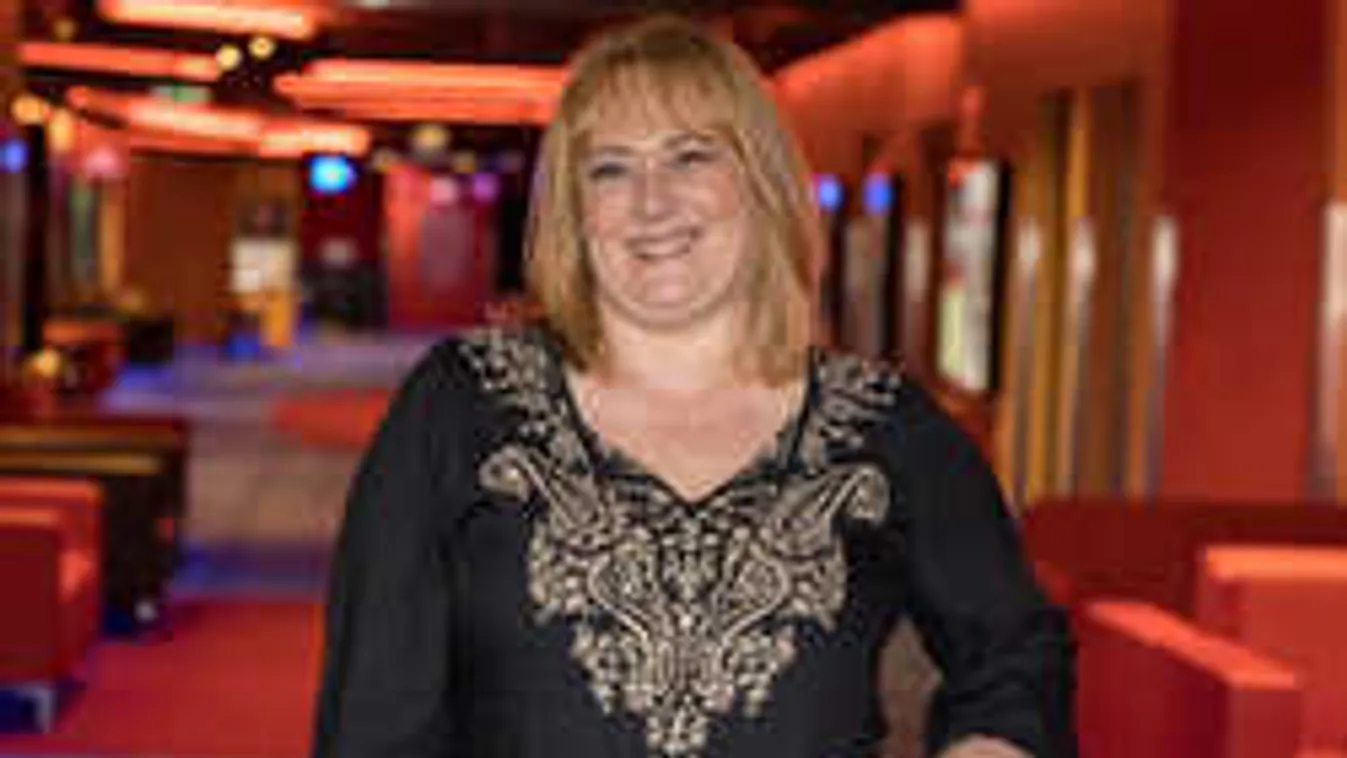 Elképesztő lesifotó: életveszélyes, amit a magyar színésznő csinált