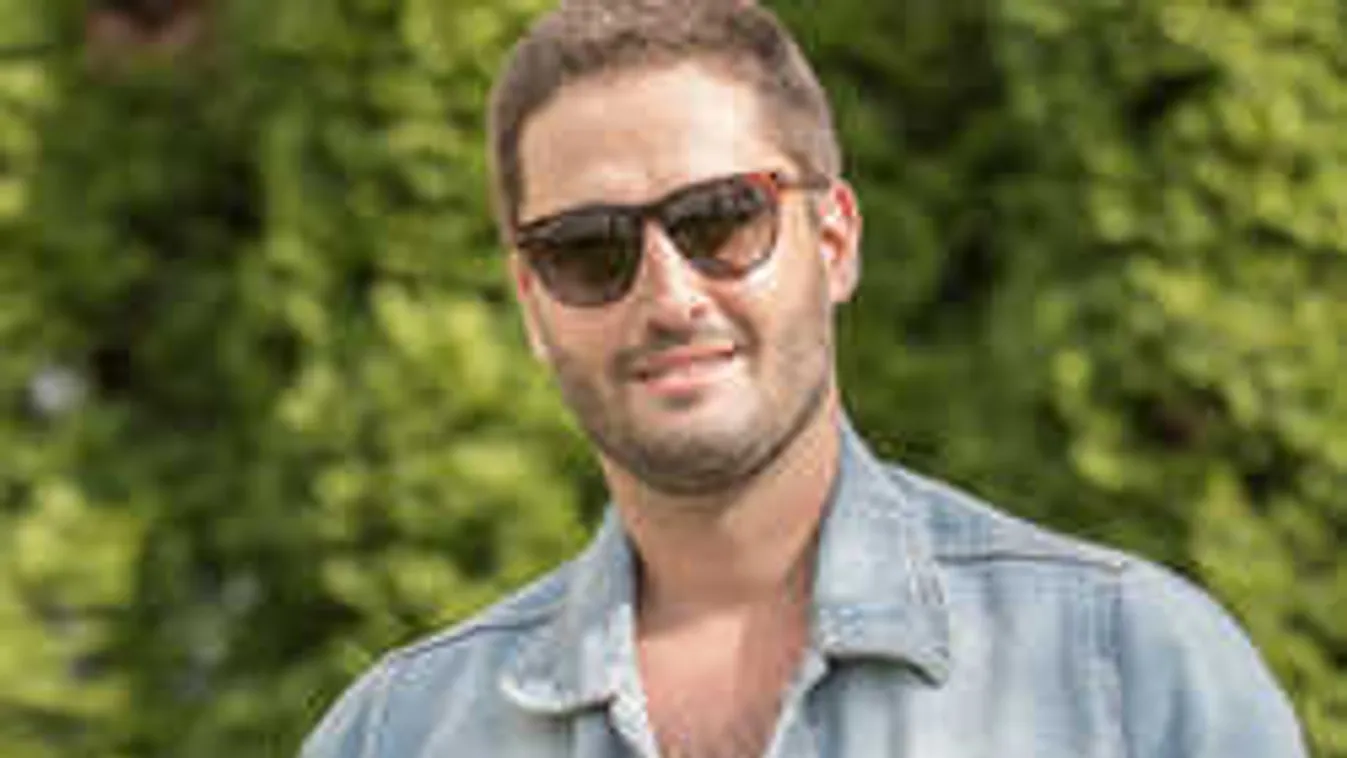 Itt a tavasz új slágerdala: Neon szerkóban feszít Király Viktor