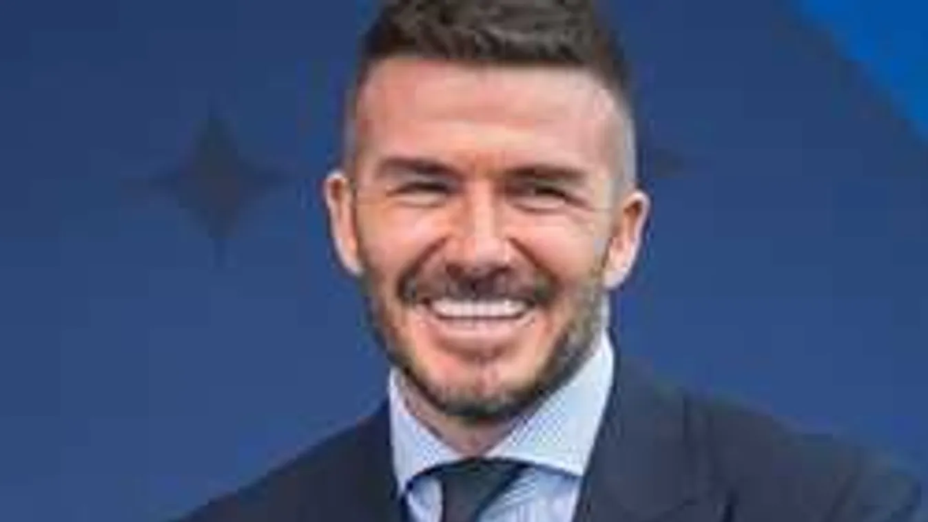 Nézd meg pucéran azt a nőt, akivel hevesen ismerkedik David Beckham