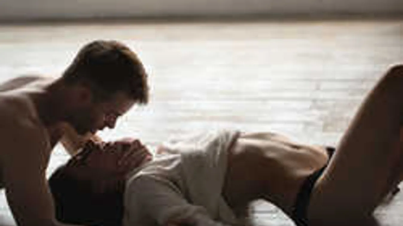 Sosem okozott még ekkora gyönyört a kutyapóz: íme az új trükk!