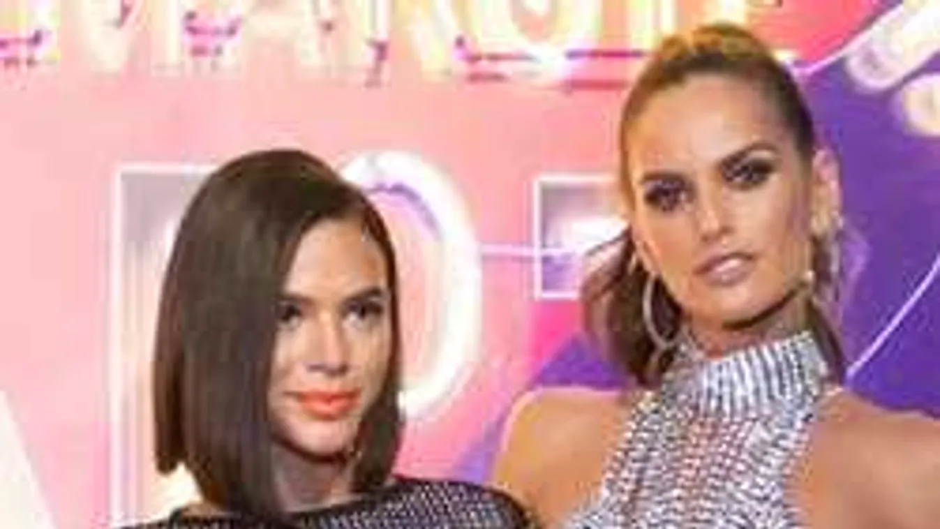 Mellvillantással buliztak a dögös sztárbarátnők