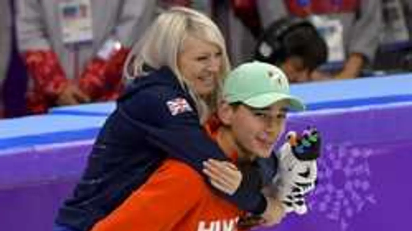 Volt barátnőjével látták együtt a magyar sztárt, ez áll a háttérben