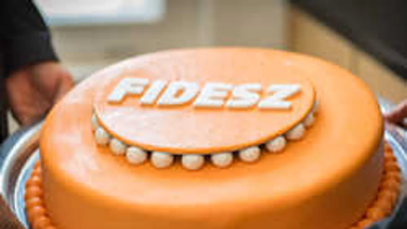 Ki vágta fel a tortát és kié volt az első szelet a FIDESZ születésnapján?