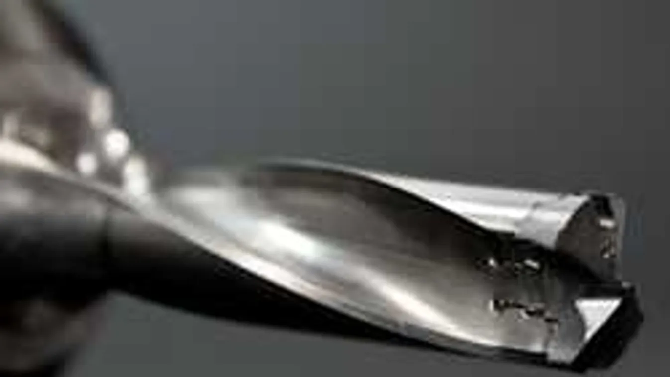 Drámai jelenet Szombathelyen: fúrószárat döfött szomszédja nyakába