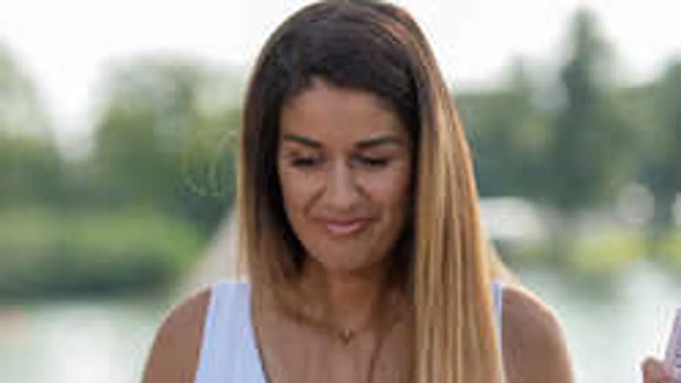 Hűha, a magyar énekesnő nem szégyenlős: így fotózták