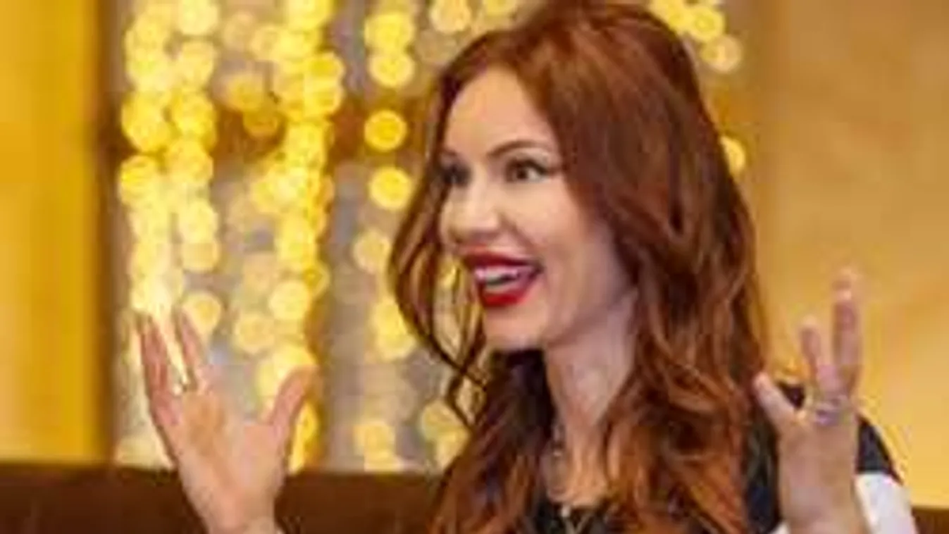 Ez durva, kemény tisztítókúrába kezdett a luxusfeleség