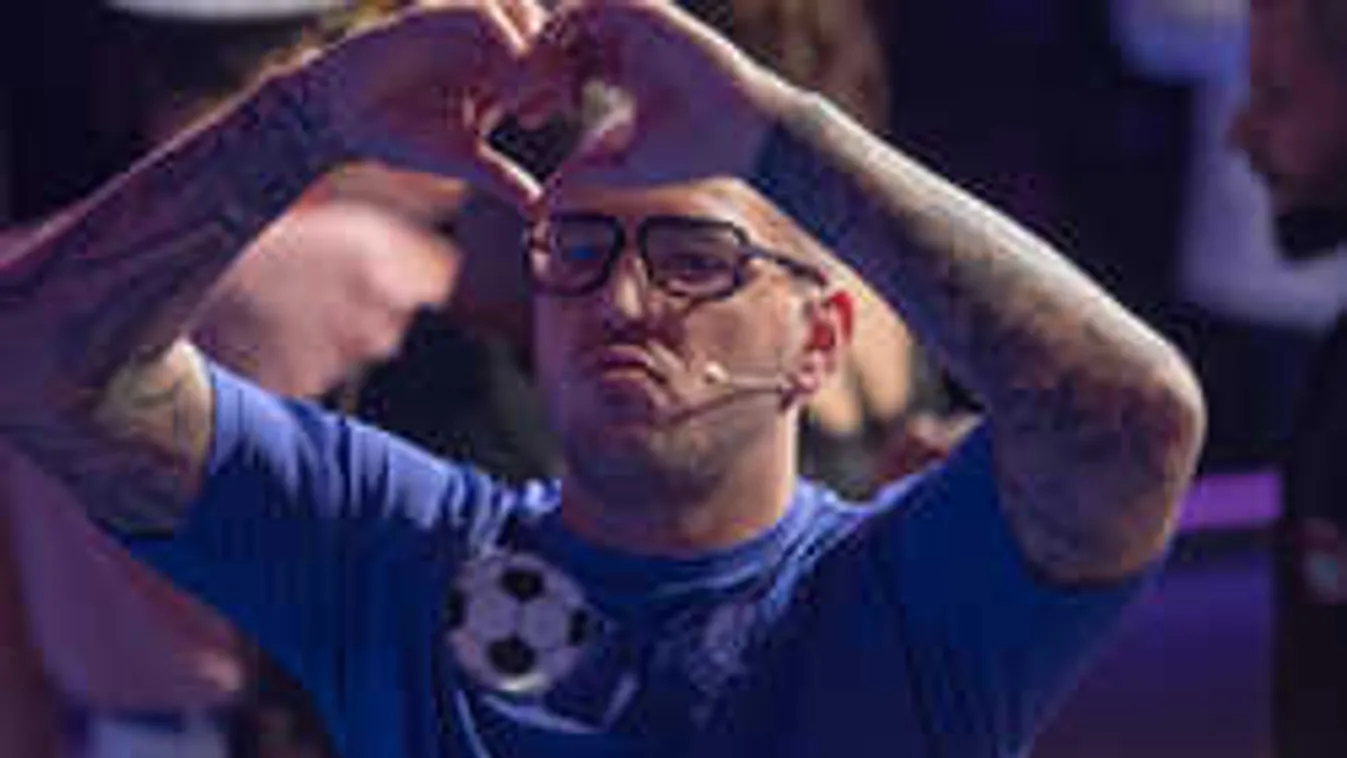 Ez végleges: Ezt tette a testével Curtis