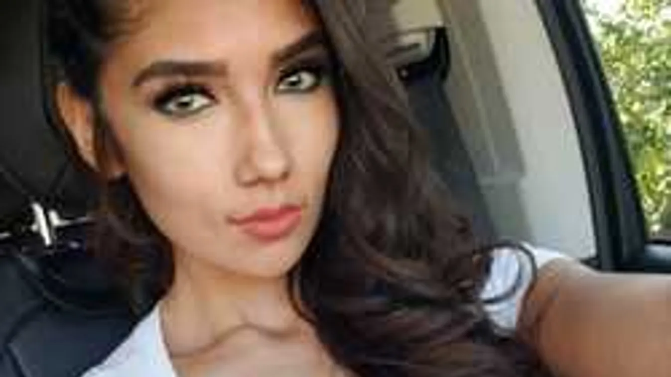 Zuhanyzás után, félmeztelenül fotózták le a gömbölyű keblű edzőnőt