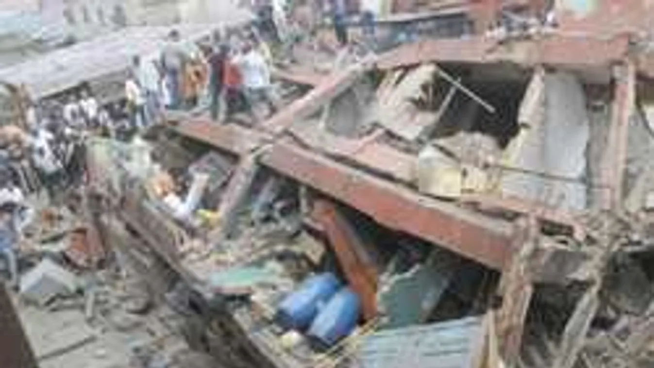 Összedőlt egy háromemeletes iskolaépület, sokan vannak a romok alatt