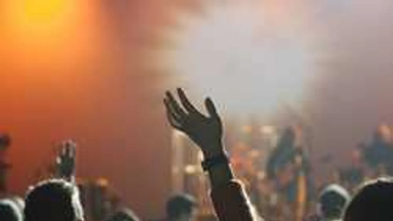 Durva dolgot tett a magyar zenész: videóra vették, ahogy megüt egy nőt