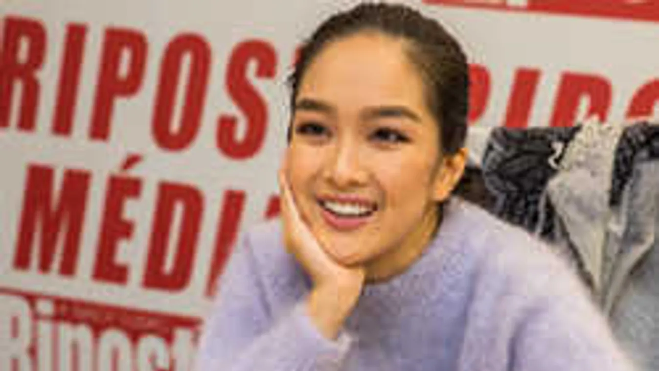 Elképesztő fotó látott napvilágot a magyar énekesnőről