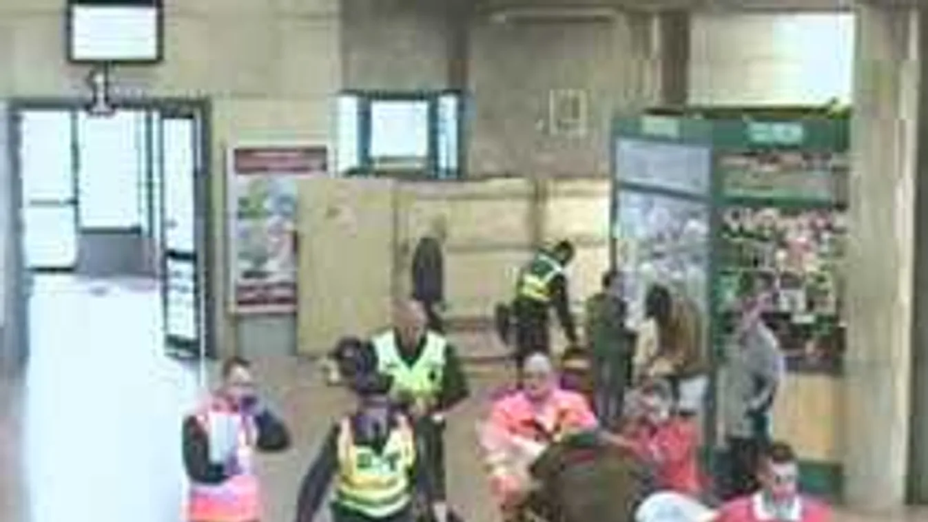 Hihetetlen, mit tettek egy férfivel a magyar rendőrök a vasútállomáson