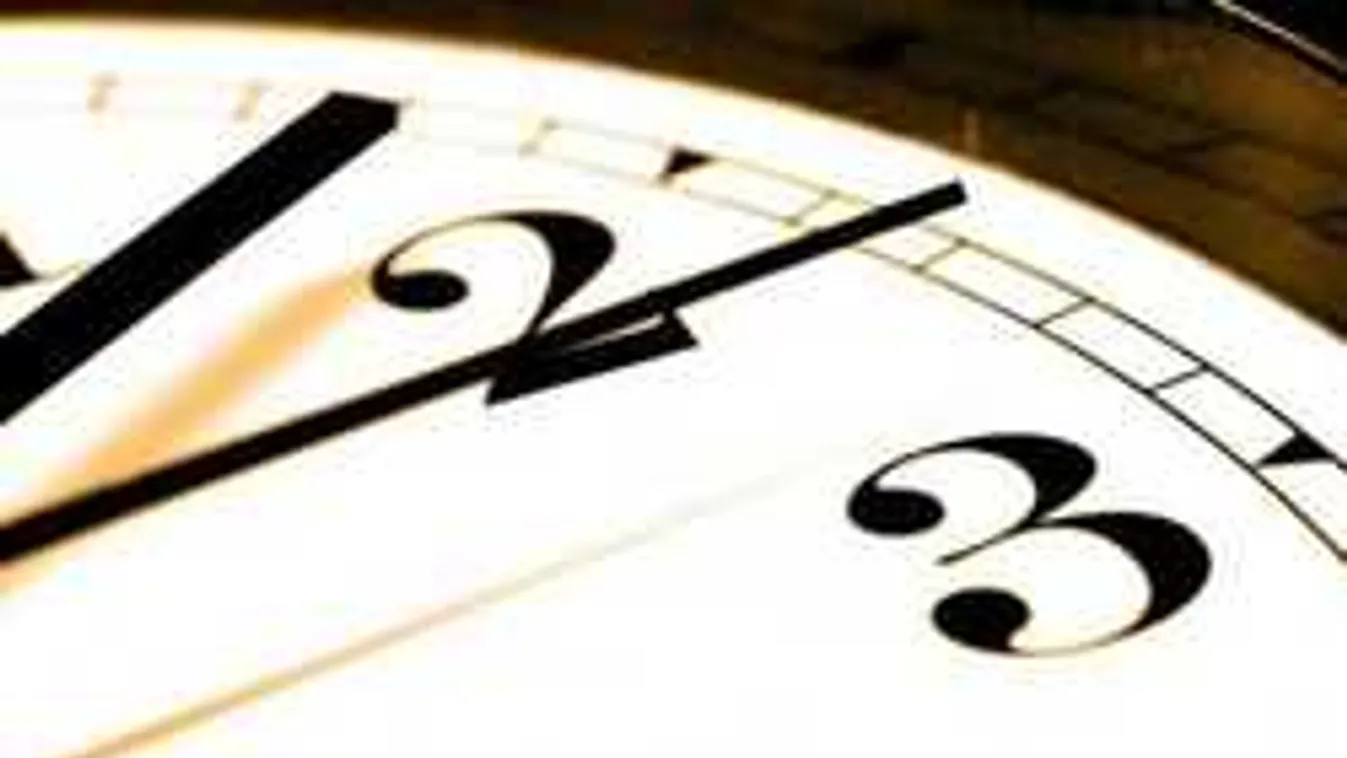 Egy órával rövidebb lesz a hétvége: melyik időszámítást választanád?