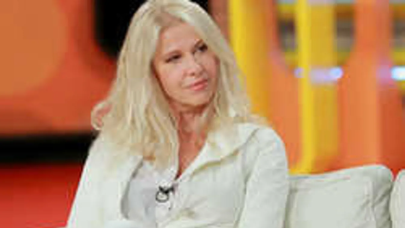 Rohammentővel vitték kórházba, betegségéről vallott a magyar sztár