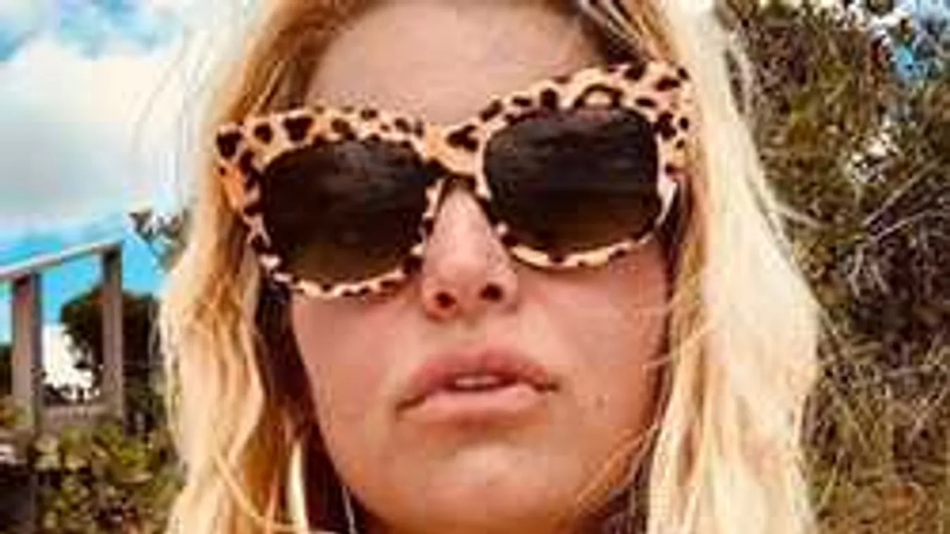 Aggasztó fotó: így jött ki a kórházból a várandós sztáranyuka