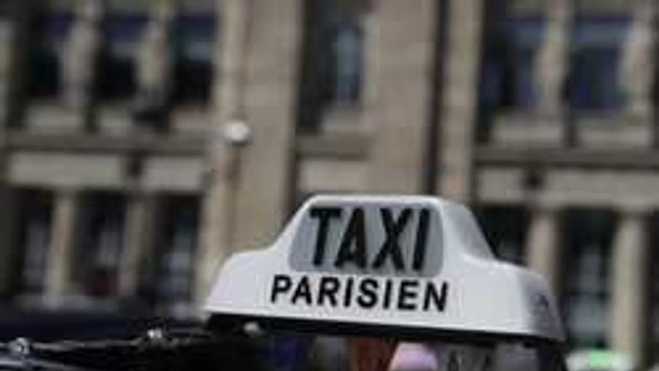 Borzalmas, mit művelt egy párizsi taxis az utasával
