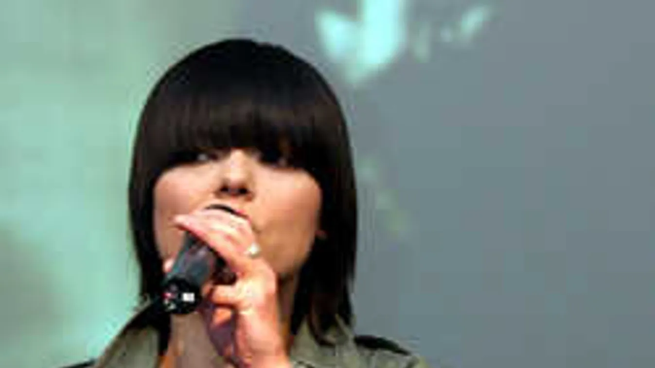 Keserves vallomás: megtörten nyilatkozott az anyaságról az énekesnő