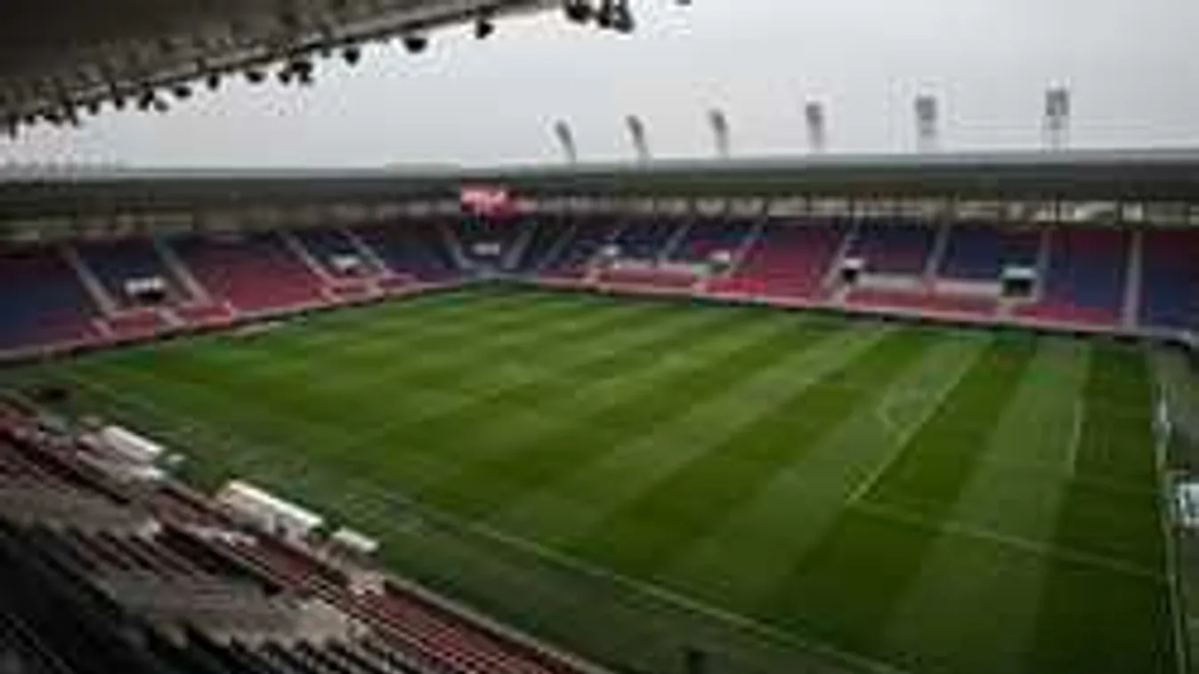 Szörnyű baleset, mentő vitte el az újpesti szurkolót a stadionból