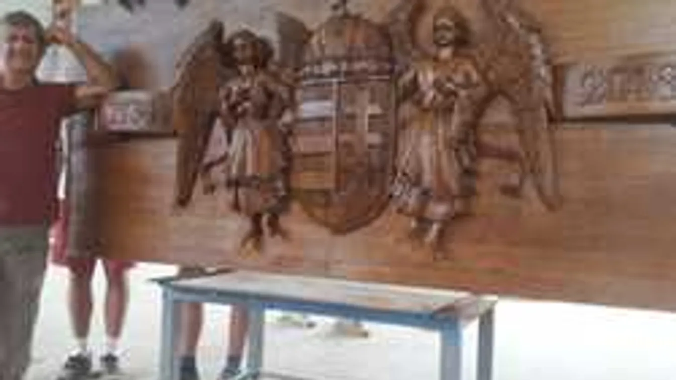 Világhírű asztalos készítette el a Karmelita Kolostor magyar címerét