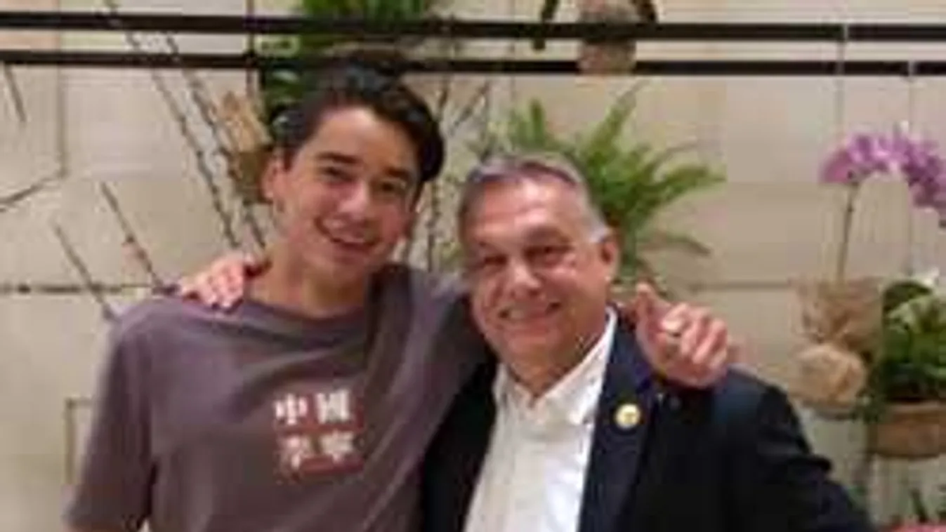 Orbán Viktor Kínában szelfizett egy magyar olimpiai bajnokkal