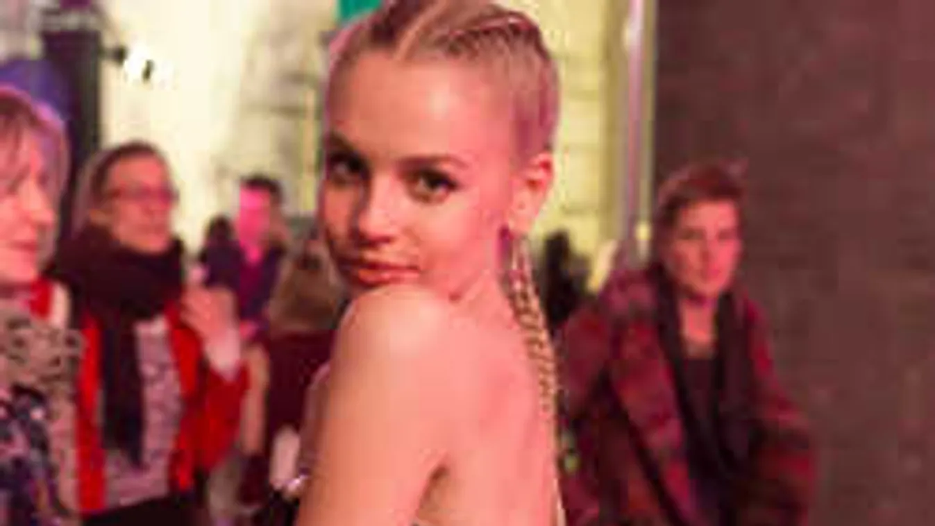 Szexi fotóval nosztalgiázik: megmutatta tökéletes idomait Iszak Eszti