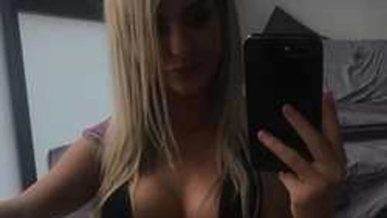 Tök pucéron ölelgették egymást a megvadult lányok a házibuliban