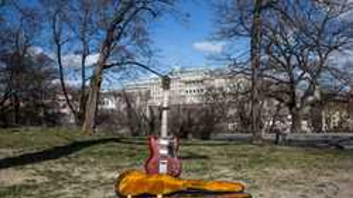 Misztikus utat járt be a legendás bíbor gitár