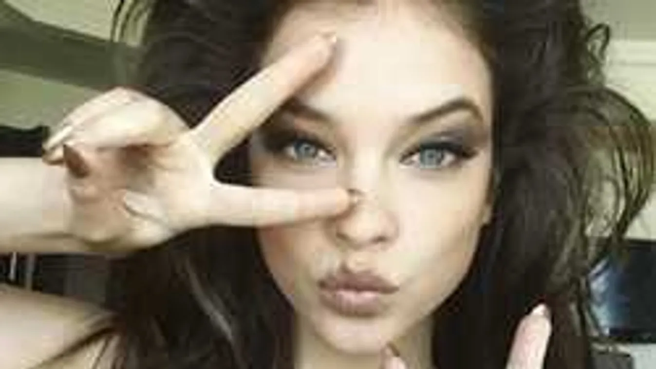 Szexi bikiniben mutatta meg végtelen combjait Palvin Barbi