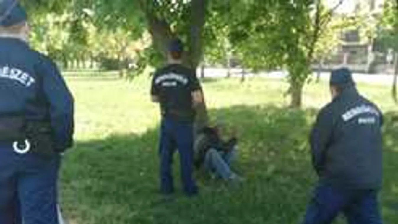 Nagyon ráfázott ez a mutogatós bácsi Budapesten, rendőrnőt pécézett ki