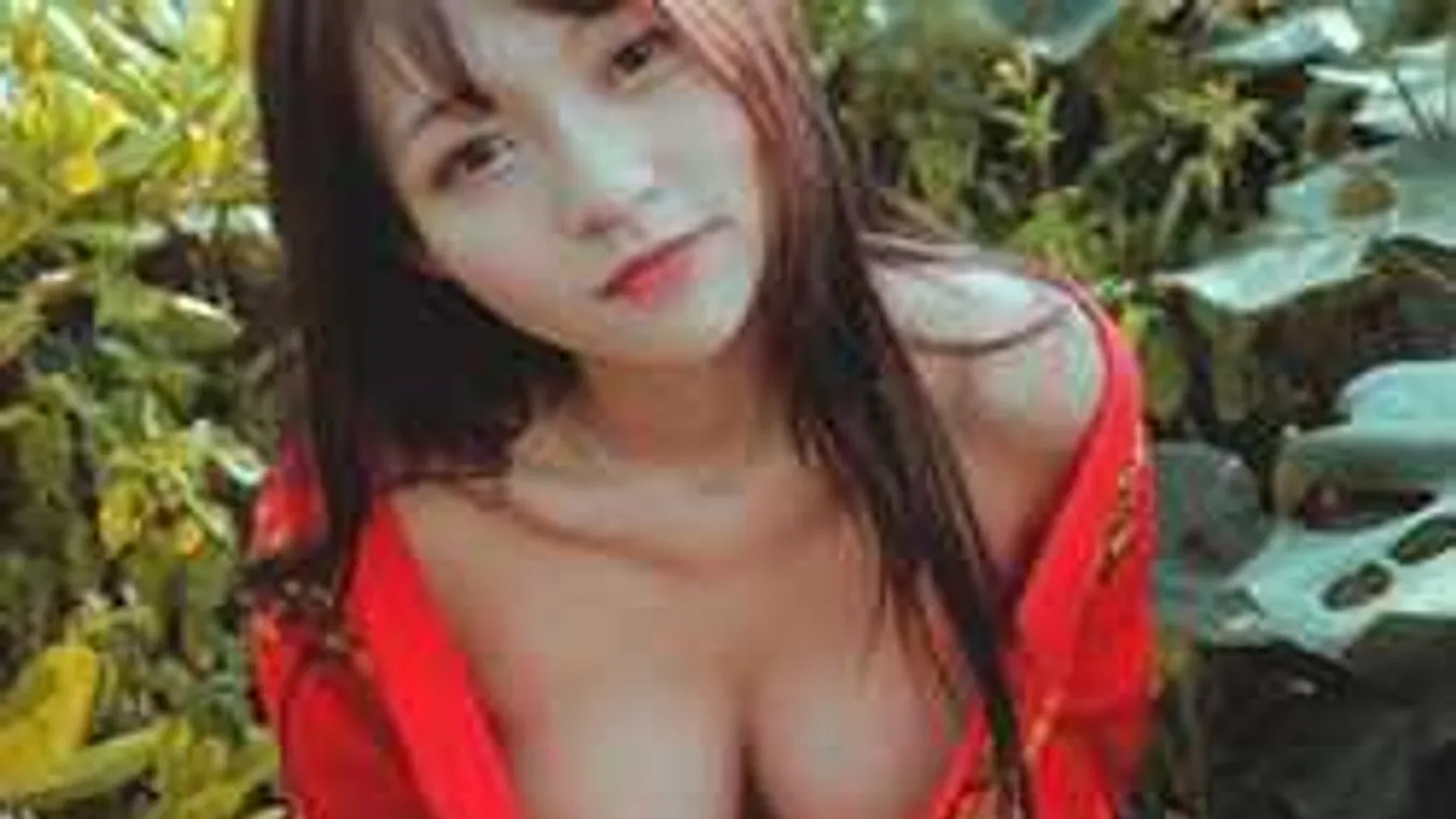 A fél háztömb ráláthatott a kertben pucérkodó fiatal csajszira!