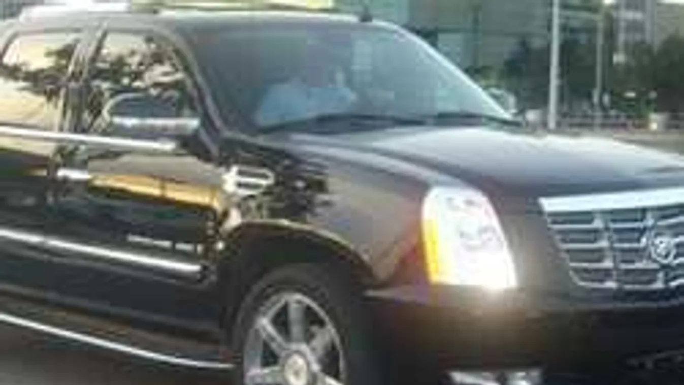 Kitoloncolhatják a Trump család magyar sofőrjét!